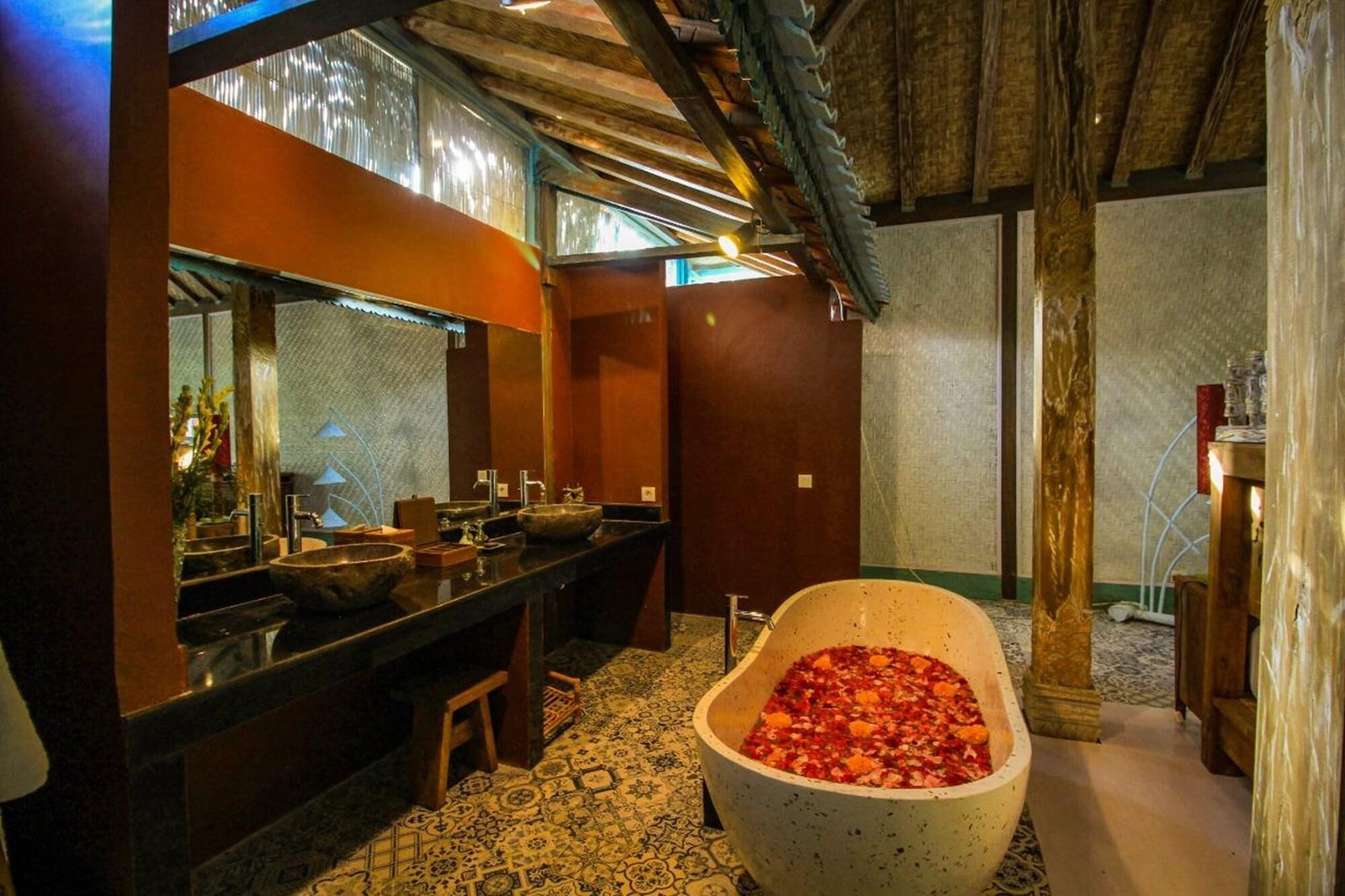 Kupu Kupu Jimbaran Beach Club & Spa By Loccitane Exterior photo